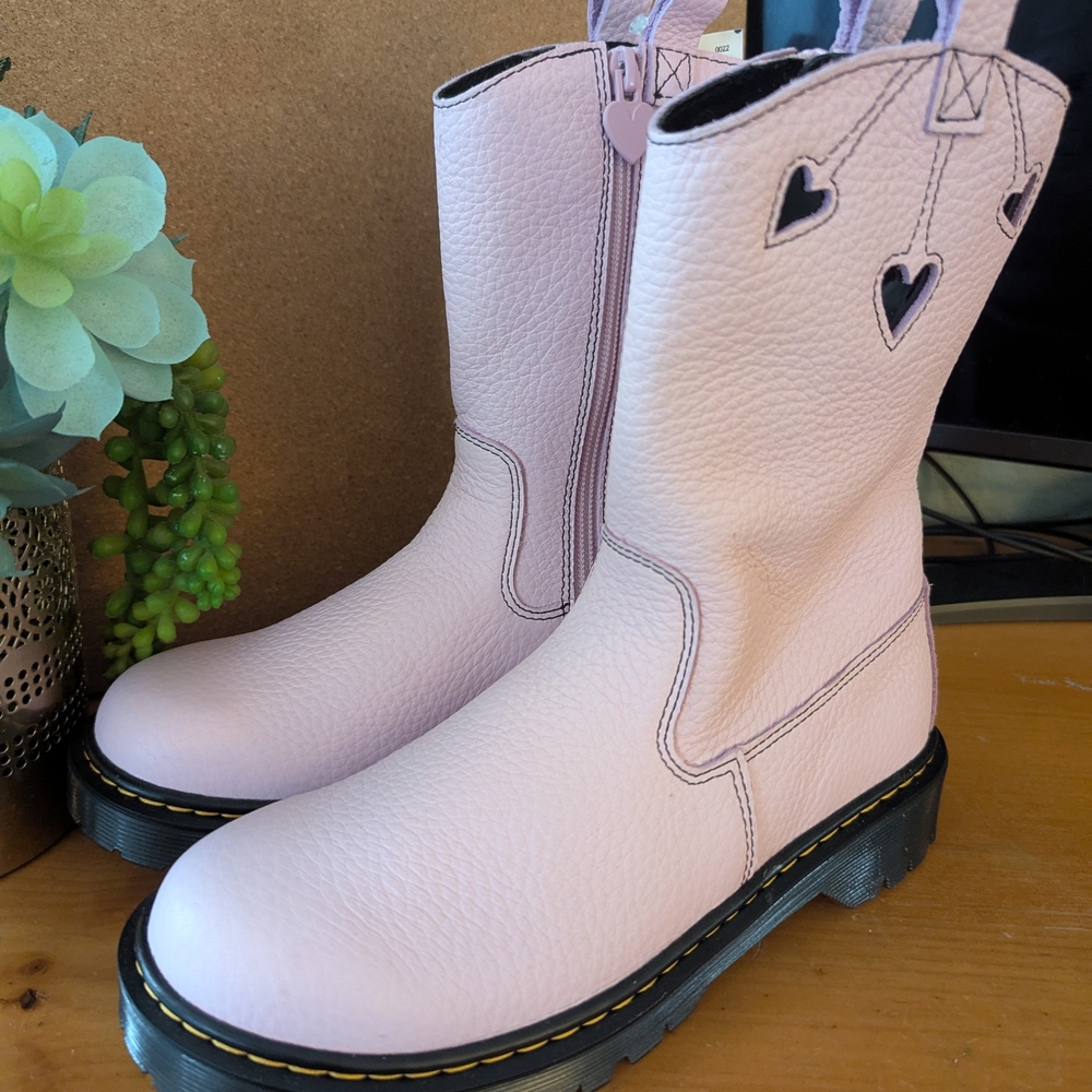 💕Little Girls Pink Heart-Embellished Doc Martens Size5 Brand New 💓💓💓💓💓💓💓